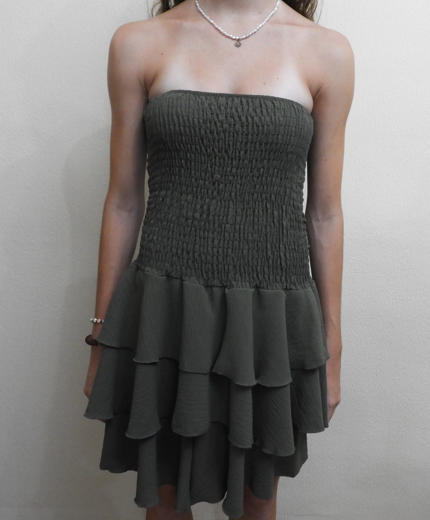 Vestido fruncido con volantes