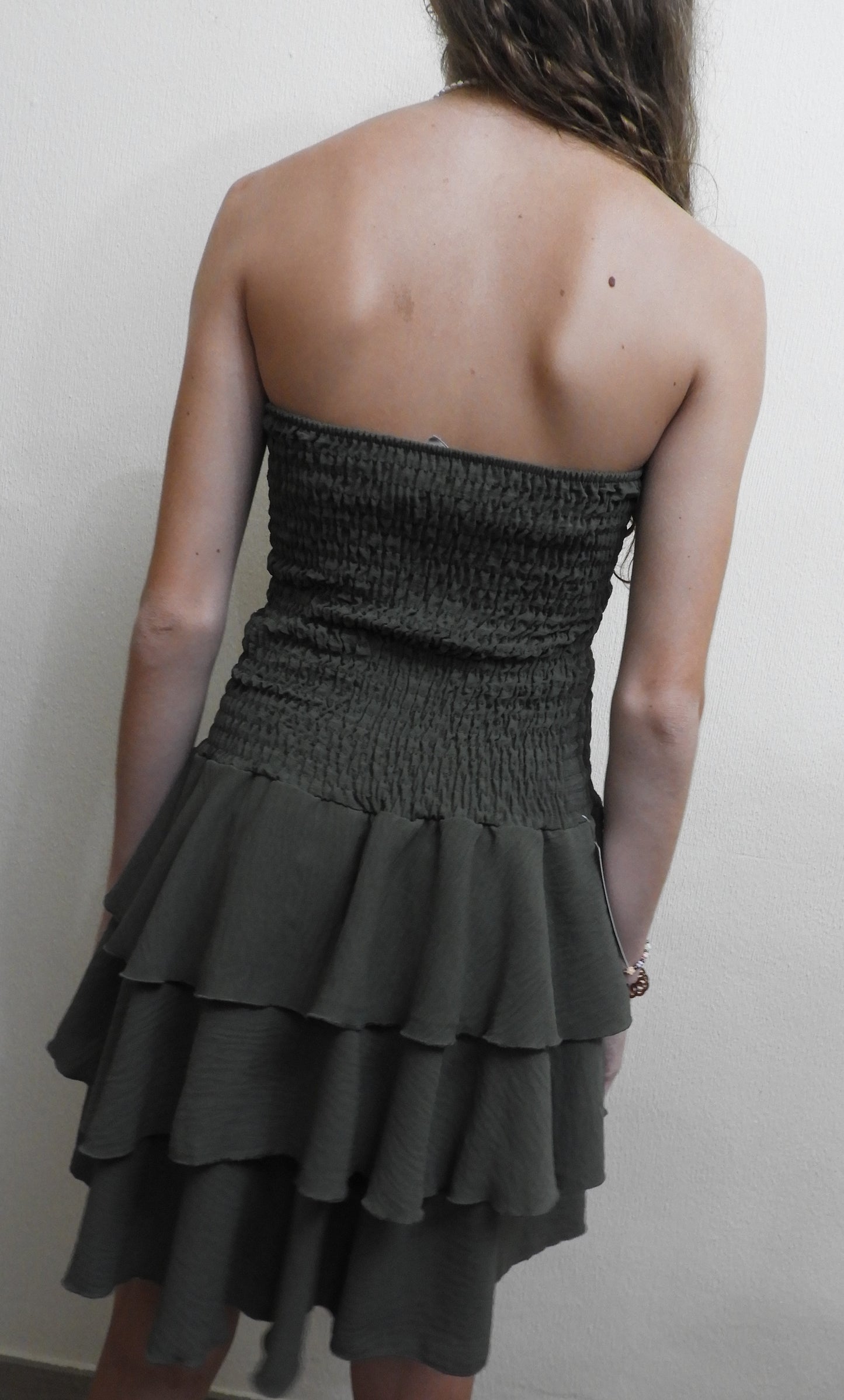 Vestido fruncido con volantes